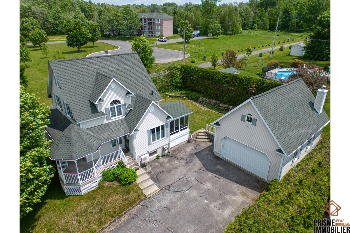 Superbe maison à vendre à Valcourt - Vill. Cette maison à vendre à Valcourt - Vill vous intéresse? Contactez un de nos courtiers immobiliers pour plus d'information sur cette maison à vendre au 1340 Boul. des Érables Valcourt - Ville (Estrie), Québec, J0E2L0