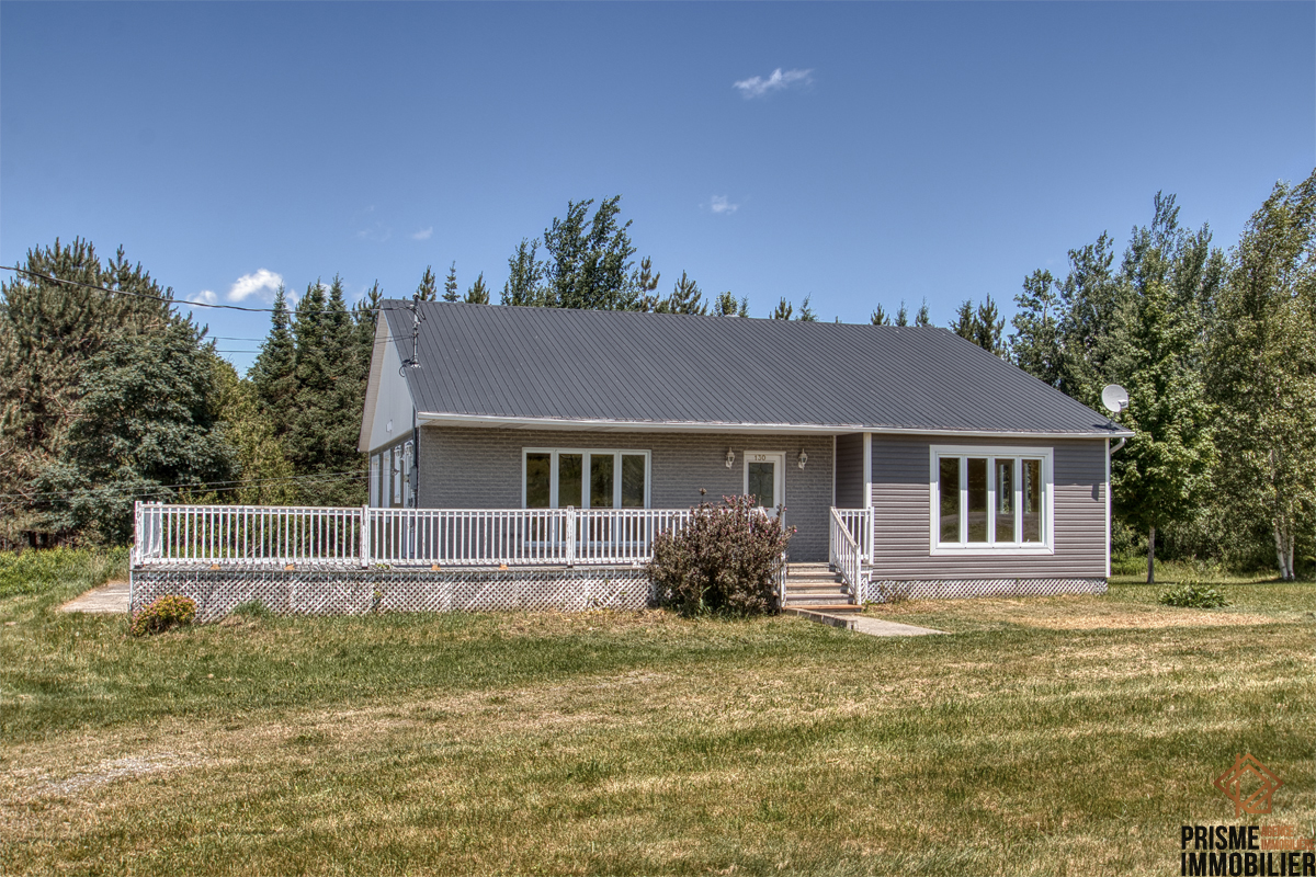 Découvrez cette superbe propriété disponible via notre agence immobilière à Sherbrooke au prix de $799,000 Chartierville.